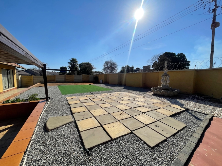 4 Bedroom Property for Sale in Greenhills Gauteng
