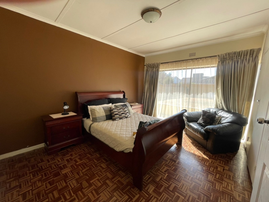 4 Bedroom Property for Sale in Greenhills Gauteng
