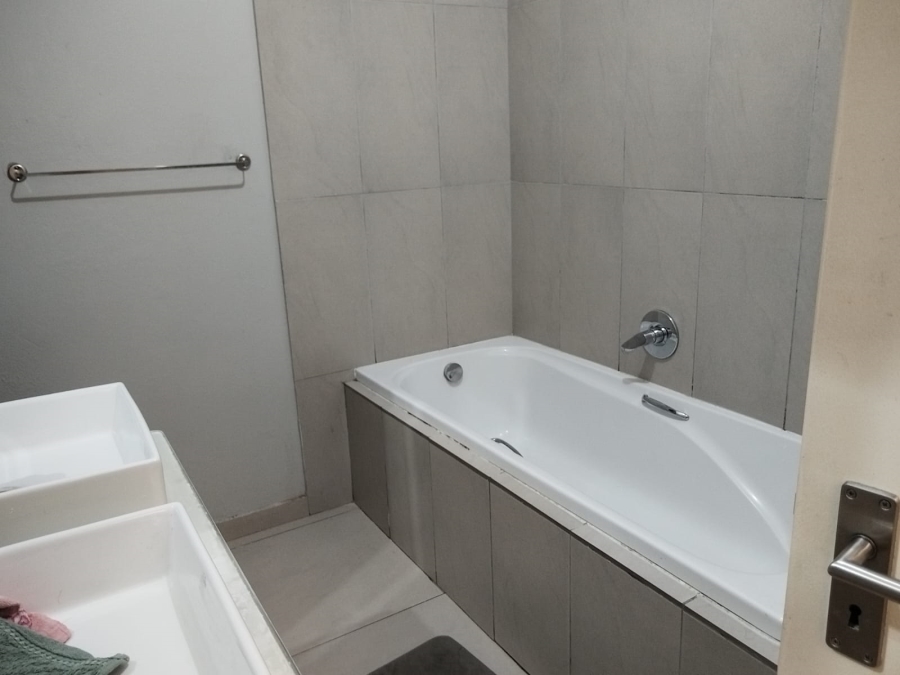 2 Bedroom Property for Sale in North Riding Gauteng