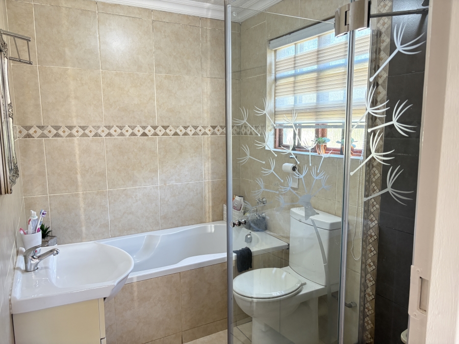4 Bedroom Property for Sale in Wilgeheuwel Gauteng