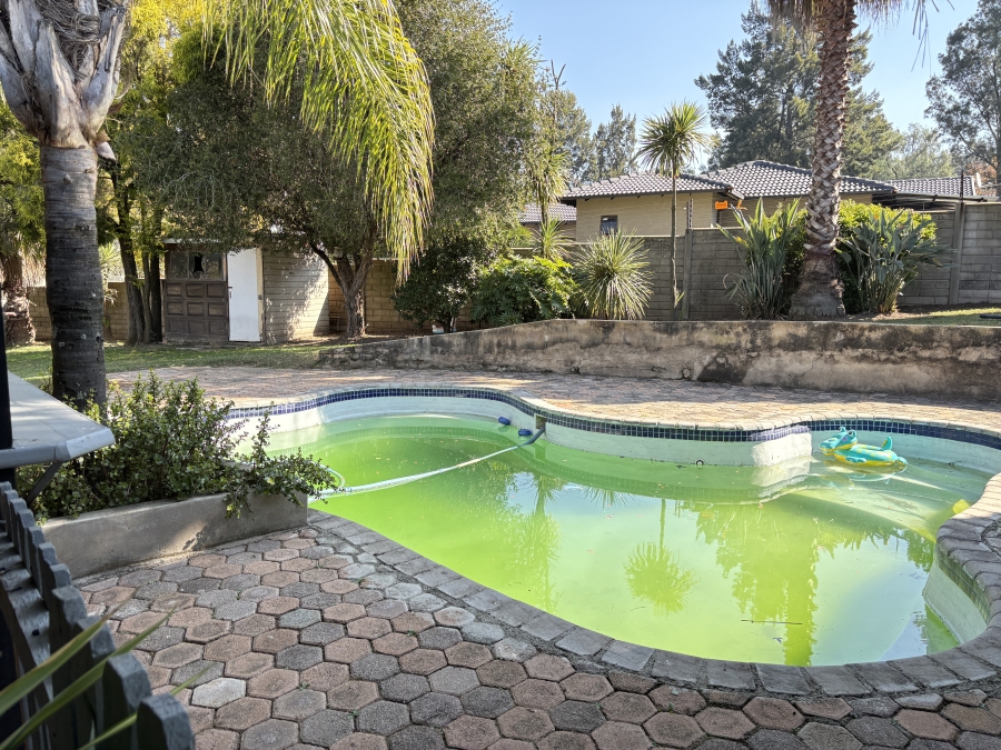 4 Bedroom Property for Sale in Wilgeheuwel Gauteng
