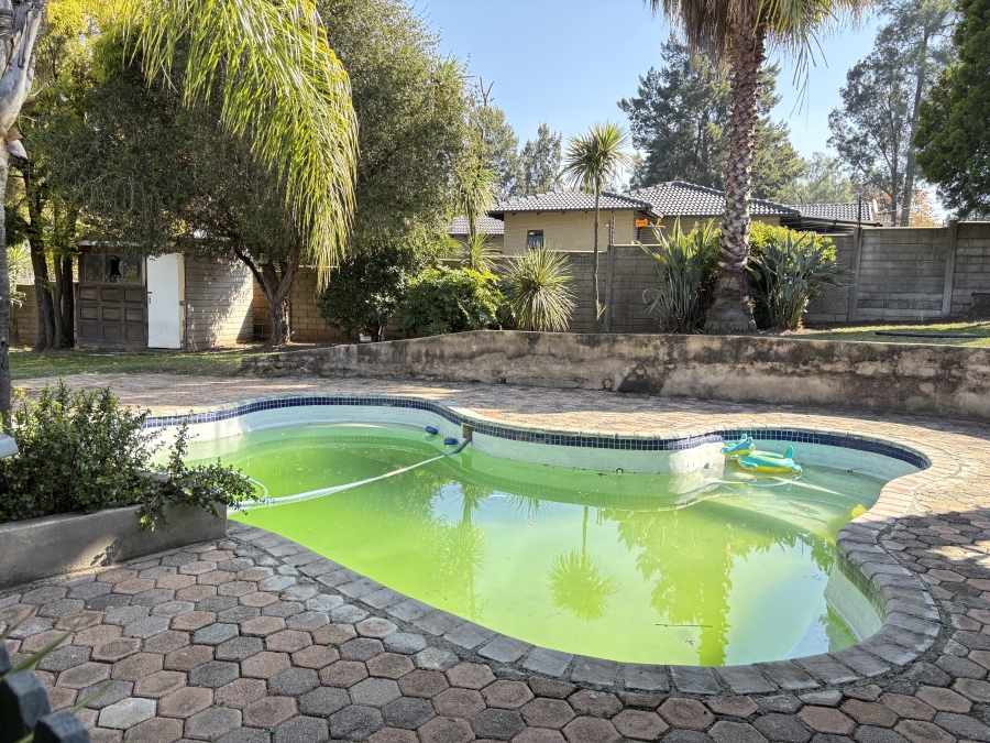 4 Bedroom Property for Sale in Wilgeheuwel Gauteng
