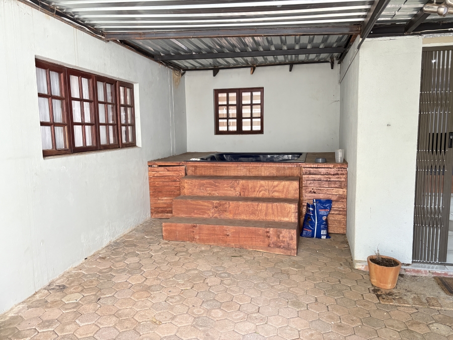 4 Bedroom Property for Sale in Wilgeheuwel Gauteng