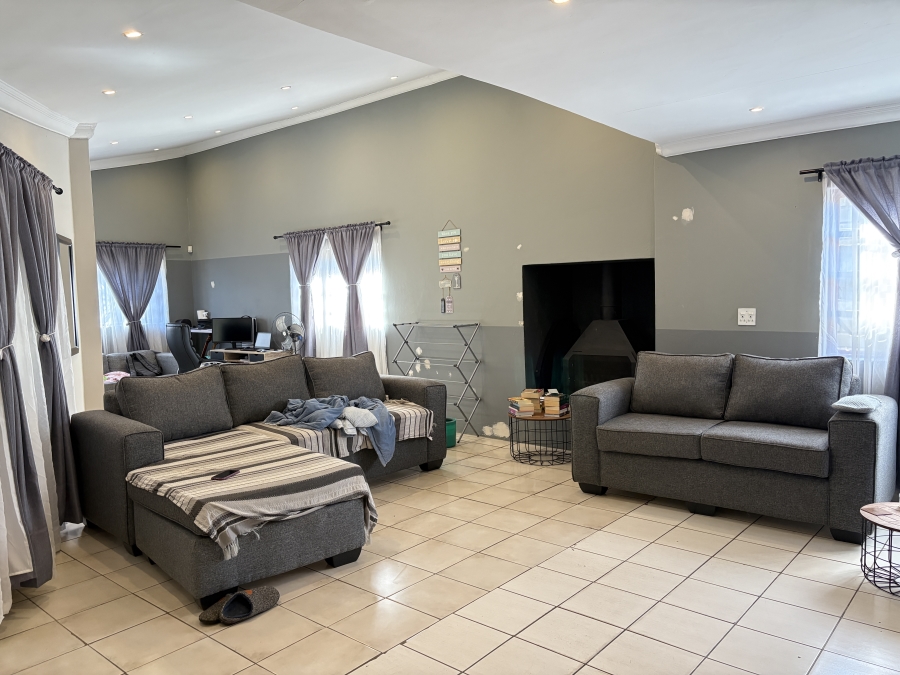 4 Bedroom Property for Sale in Wilgeheuwel Gauteng