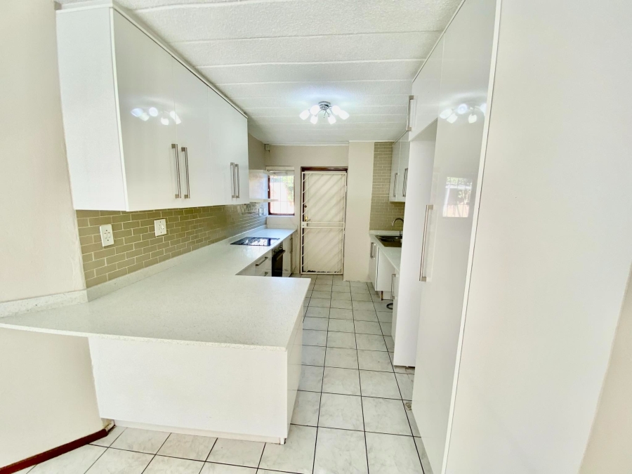 To Let 3 Bedroom Property for Rent in Morningside Gauteng