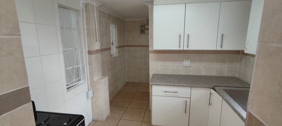 To Let 2 Bedroom Property for Rent in Kookrus Gauteng