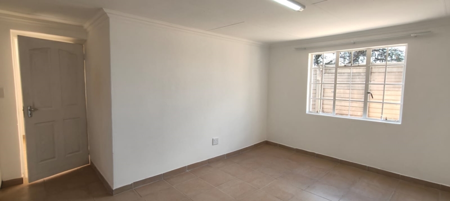 To Let 2 Bedroom Property for Rent in Kookrus Gauteng