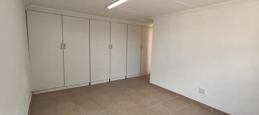 To Let 2 Bedroom Property for Rent in Kookrus Gauteng