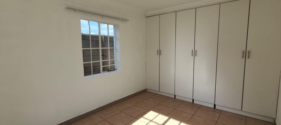 To Let 2 Bedroom Property for Rent in Kookrus Gauteng