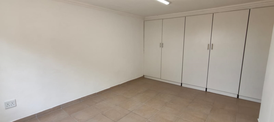 To Let 2 Bedroom Property for Rent in Kookrus Gauteng