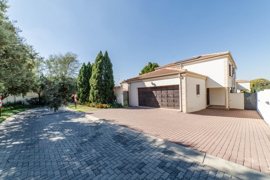 4 Bedroom Property for Sale in Broadacres Gauteng