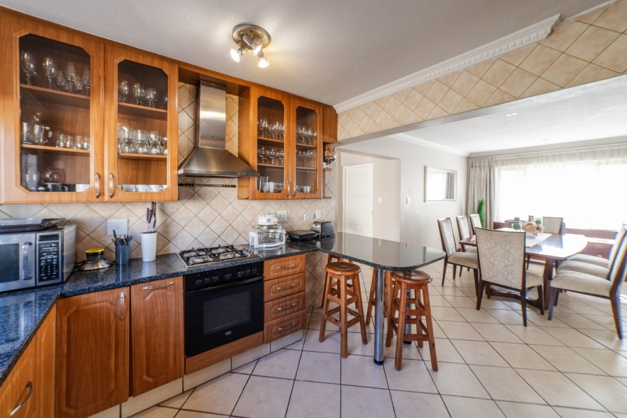 4 Bedroom Property for Sale in Broadacres Gauteng