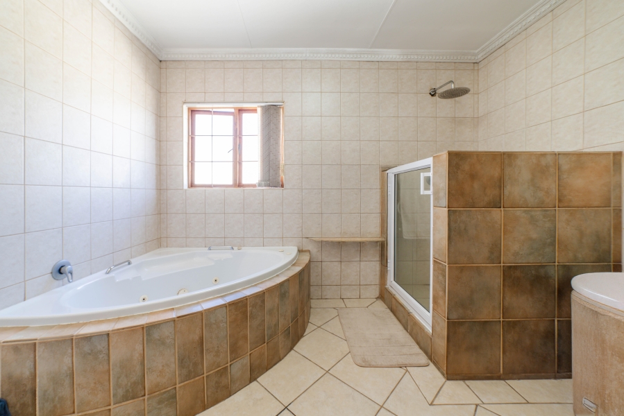 4 Bedroom Property for Sale in Broadacres Gauteng