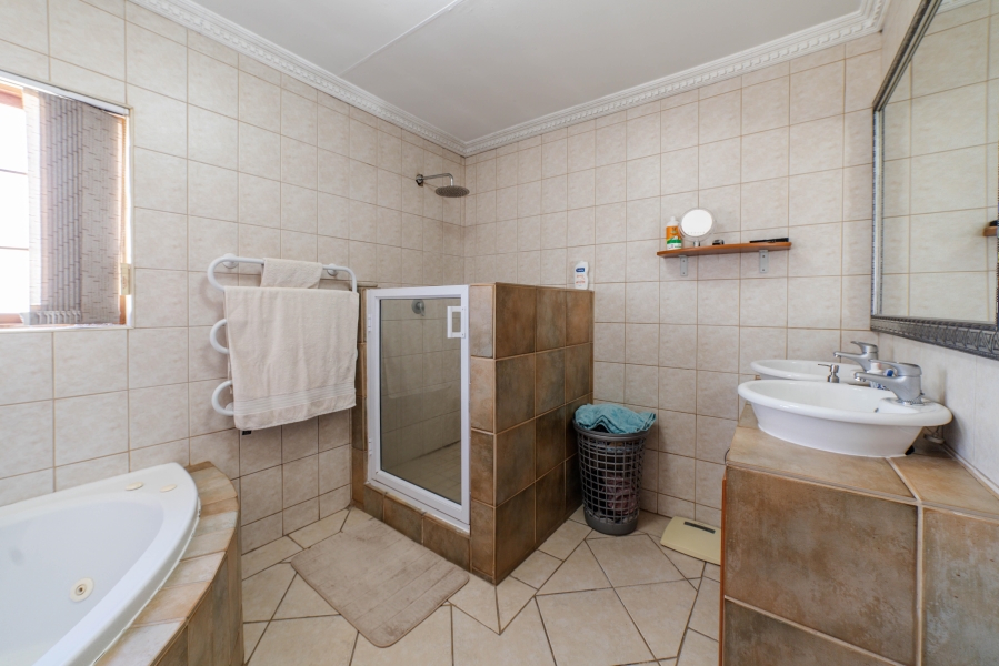 4 Bedroom Property for Sale in Broadacres Gauteng
