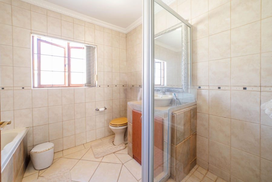 4 Bedroom Property for Sale in Broadacres Gauteng