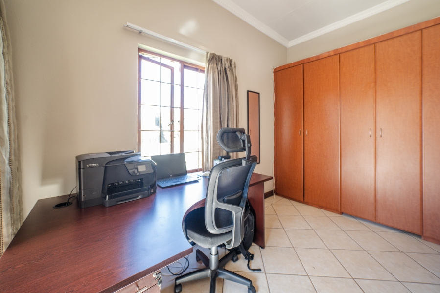 4 Bedroom Property for Sale in Broadacres Gauteng