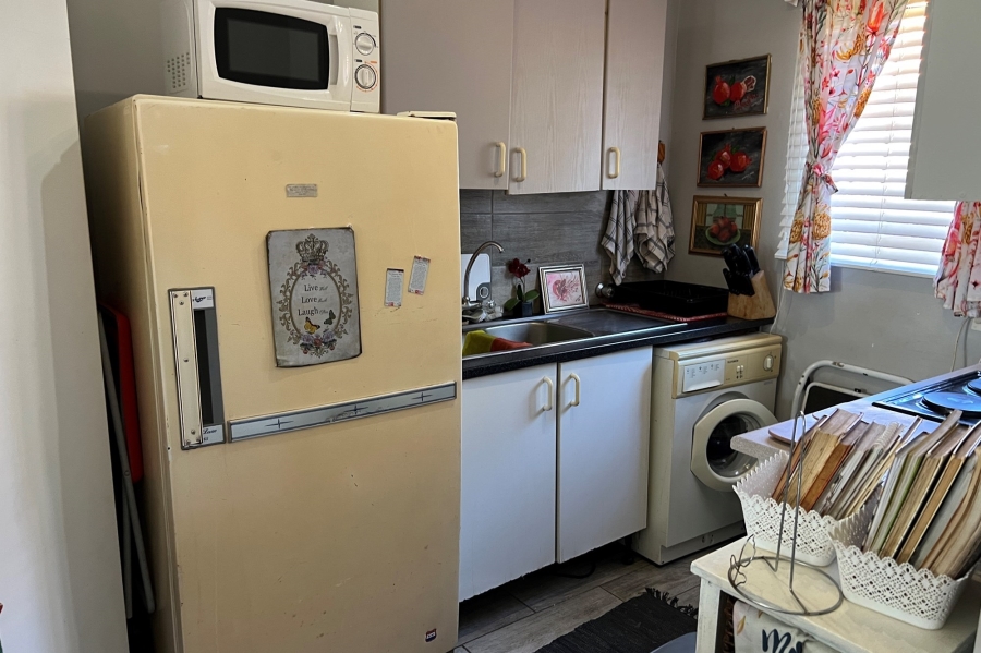 2 Bedroom Property for Sale in Rooihuiskraal North Gauteng