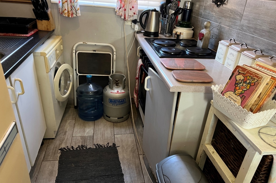 2 Bedroom Property for Sale in Rooihuiskraal North Gauteng