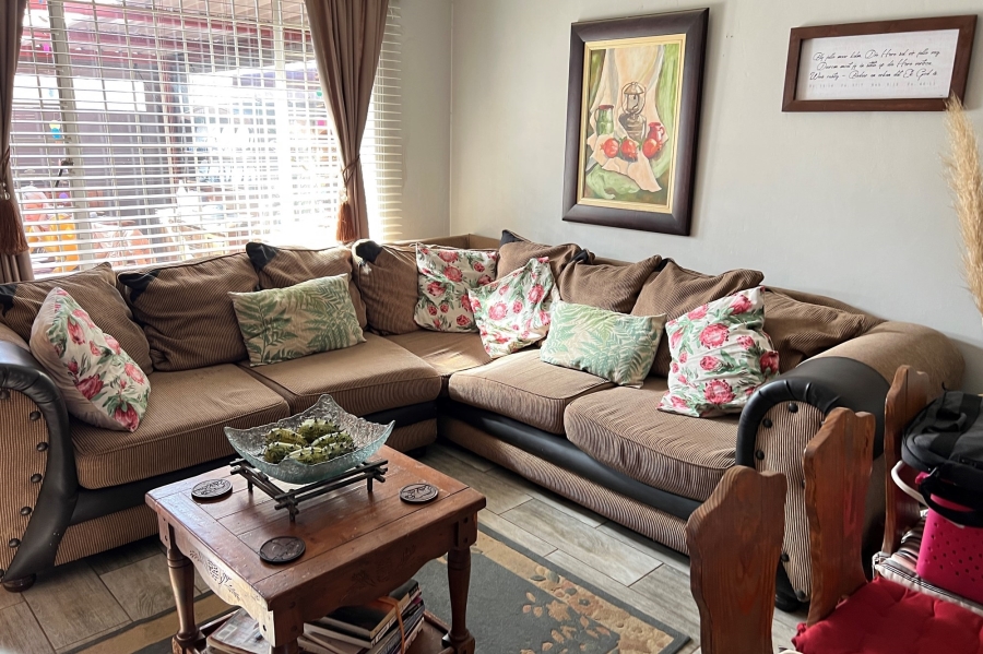 2 Bedroom Property for Sale in Rooihuiskraal North Gauteng
