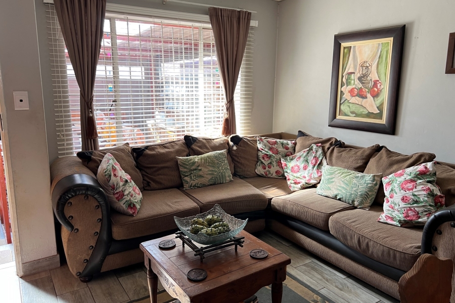 2 Bedroom Property for Sale in Rooihuiskraal North Gauteng