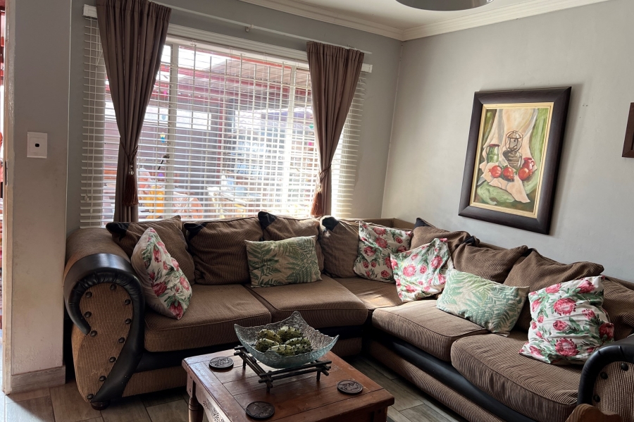 2 Bedroom Property for Sale in Rooihuiskraal North Gauteng