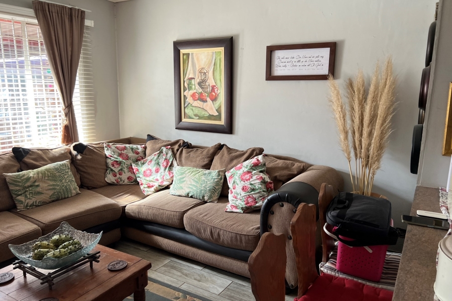 2 Bedroom Property for Sale in Rooihuiskraal North Gauteng