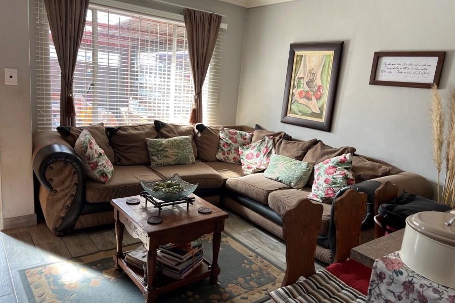 2 Bedroom Property for Sale in Rooihuiskraal North Gauteng