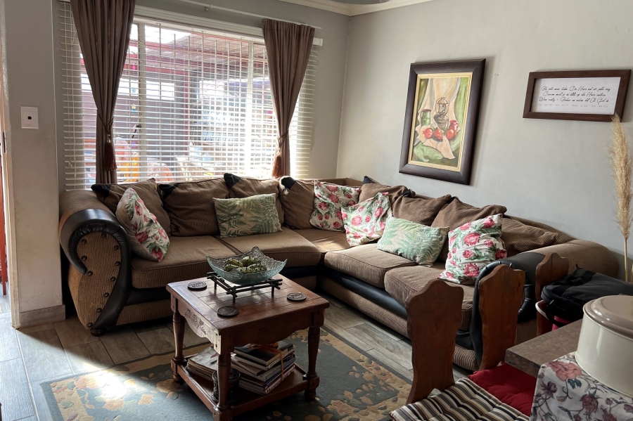 2 Bedroom Property for Sale in Rooihuiskraal North Gauteng