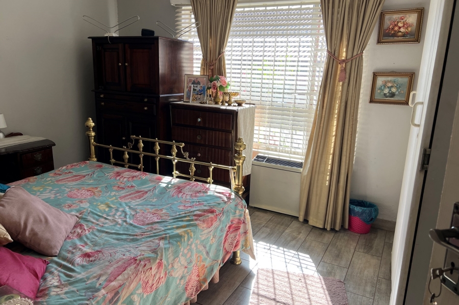 2 Bedroom Property for Sale in Rooihuiskraal North Gauteng