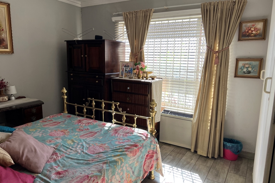 2 Bedroom Property for Sale in Rooihuiskraal North Gauteng