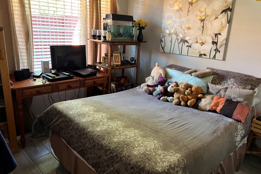 2 Bedroom Property for Sale in Rooihuiskraal North Gauteng