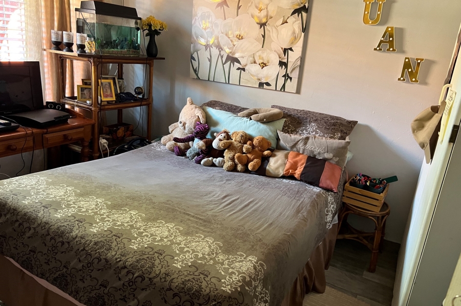 2 Bedroom Property for Sale in Rooihuiskraal North Gauteng