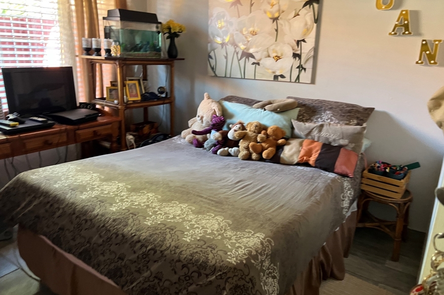 2 Bedroom Property for Sale in Rooihuiskraal North Gauteng