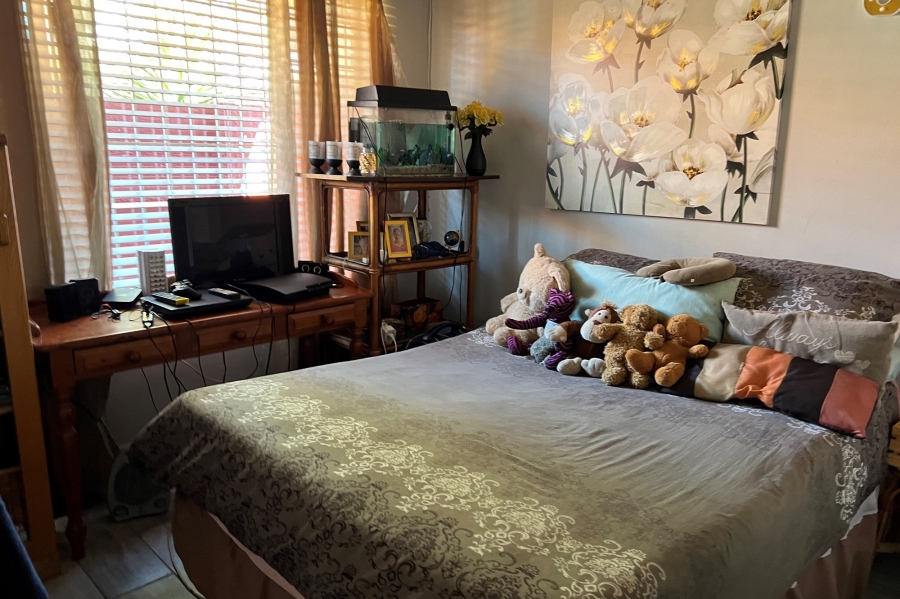 2 Bedroom Property for Sale in Rooihuiskraal North Gauteng