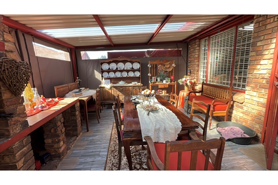 2 Bedroom Property for Sale in Rooihuiskraal North Gauteng