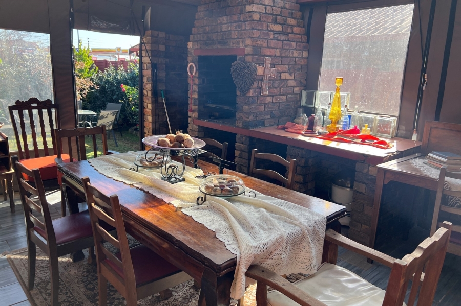 2 Bedroom Property for Sale in Rooihuiskraal North Gauteng
