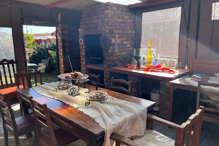 2 Bedroom Property for Sale in Rooihuiskraal North Gauteng