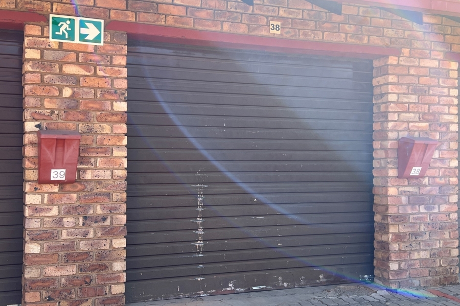 2 Bedroom Property for Sale in Rooihuiskraal North Gauteng