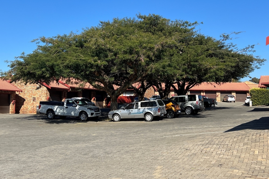 2 Bedroom Property for Sale in Rooihuiskraal North Gauteng