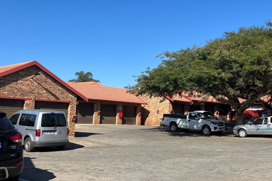 2 Bedroom Property for Sale in Rooihuiskraal North Gauteng
