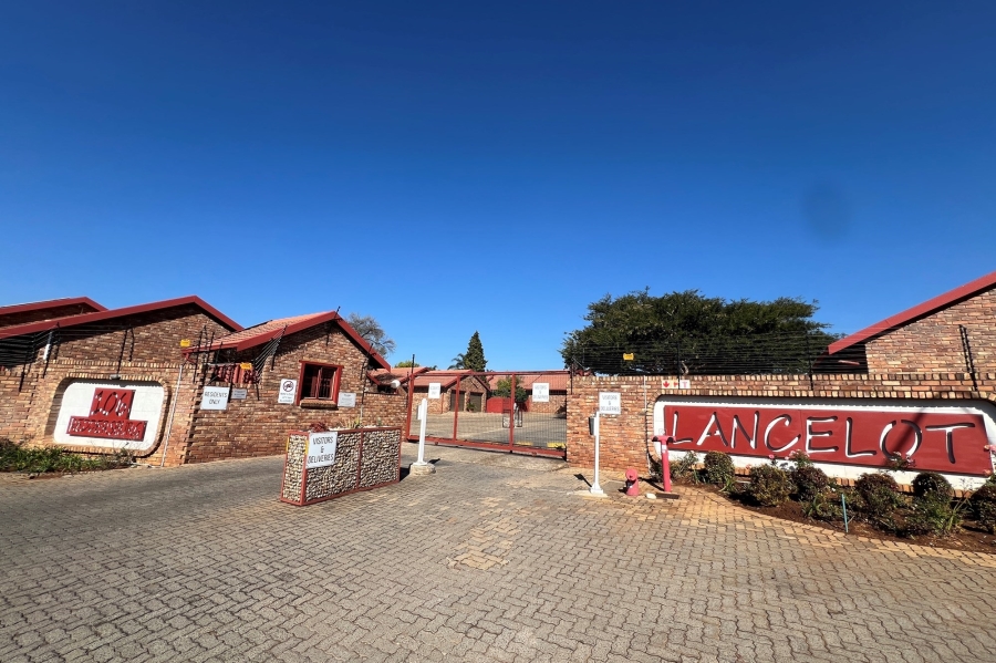 2 Bedroom Property for Sale in Rooihuiskraal North Gauteng