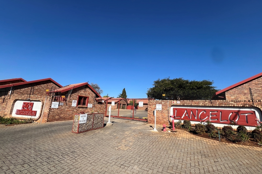 2 Bedroom Property for Sale in Rooihuiskraal North Gauteng