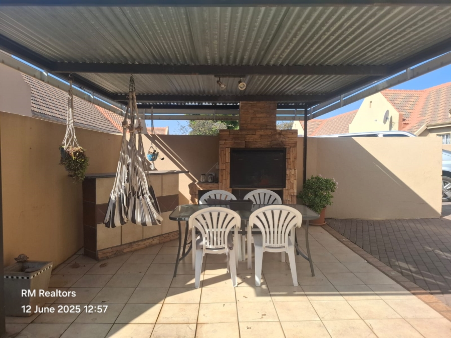 To Let 3 Bedroom Property for Rent in Rooihuiskraal North Gauteng