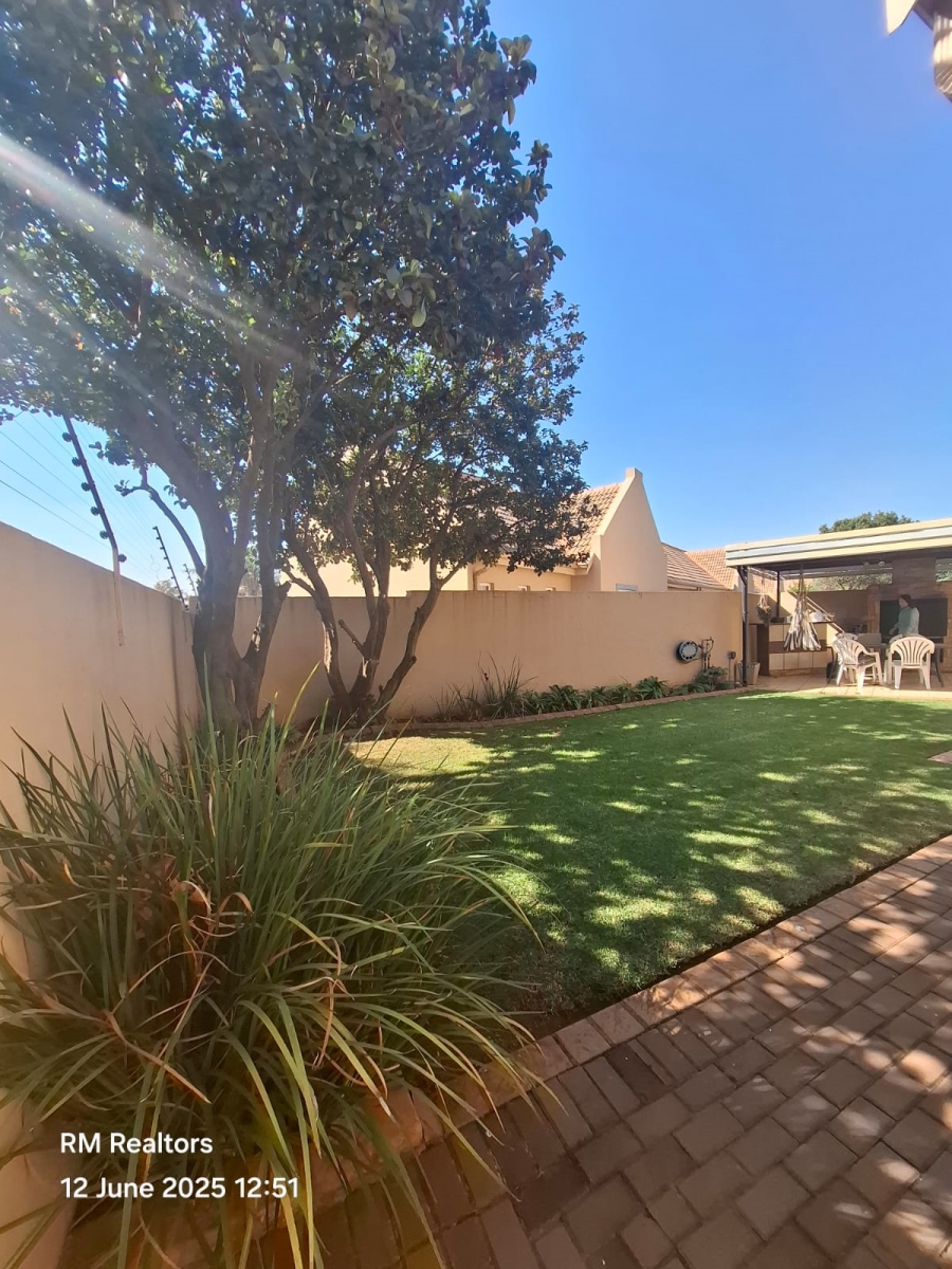To Let 3 Bedroom Property for Rent in Rooihuiskraal North Gauteng