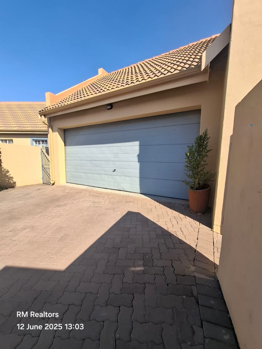 To Let 3 Bedroom Property for Rent in Rooihuiskraal North Gauteng