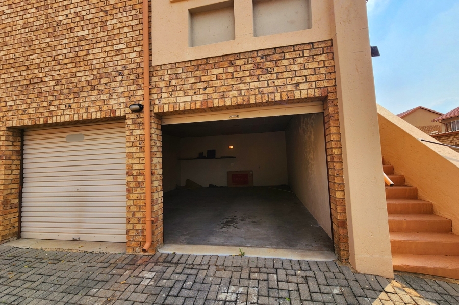 2 Bedroom Property for Sale in Amberfield Gauteng