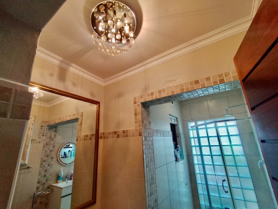 To Let 5 Bedroom Property for Rent in Woodmead Gauteng