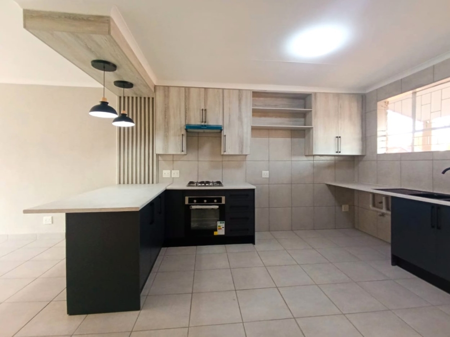 2 Bedroom Property for Sale in Brackendowns Gauteng