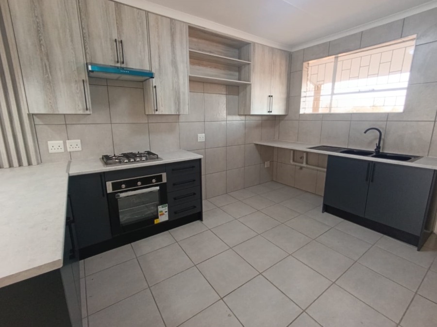 2 Bedroom Property for Sale in Brackendowns Gauteng