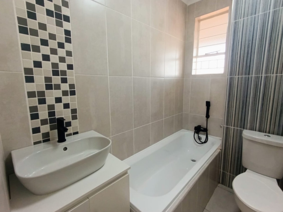 2 Bedroom Property for Sale in Brackendowns Gauteng